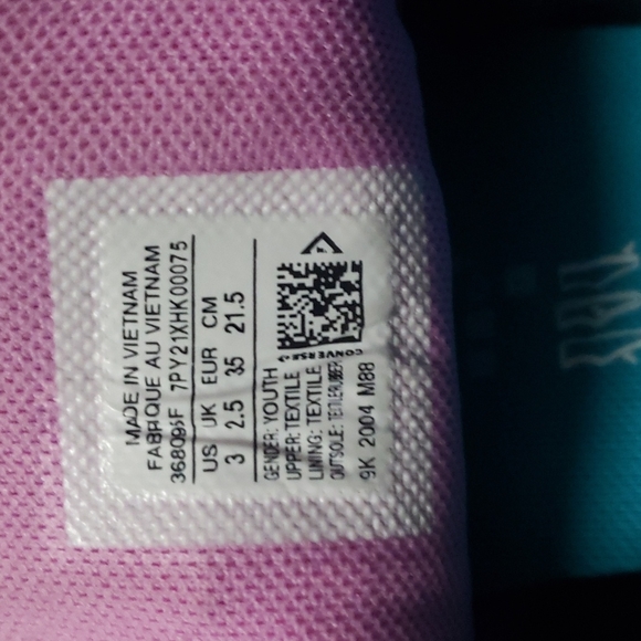 Converse Youth size 3 with multiple colored tongue - Picture 4 of 9